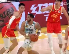 篮下对抗强硬赢得空间的简单介绍